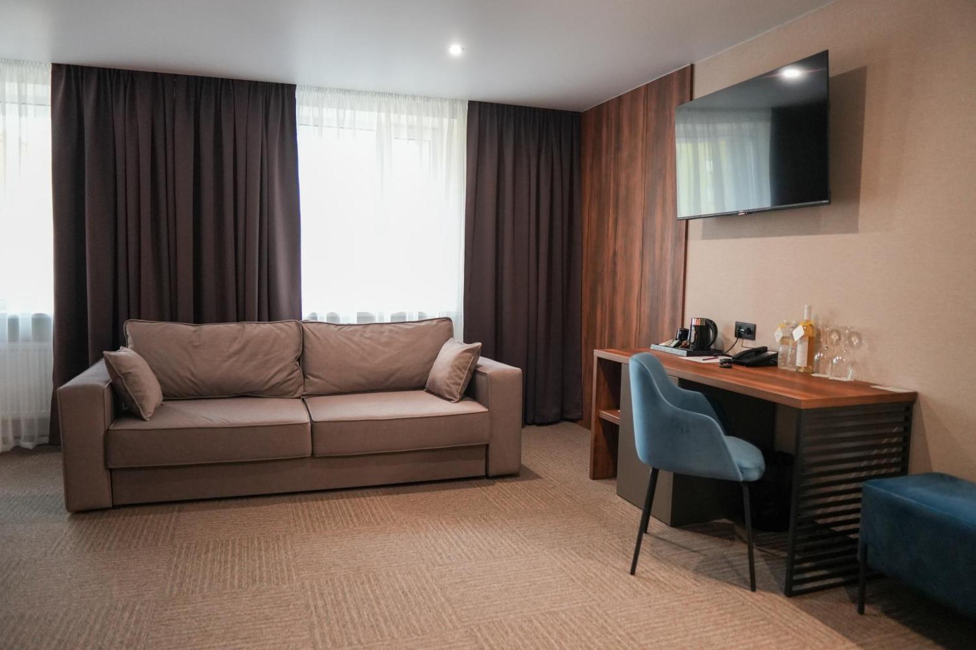Svytyaz Hotel Lutsʼk Dış mekan fotoğraf