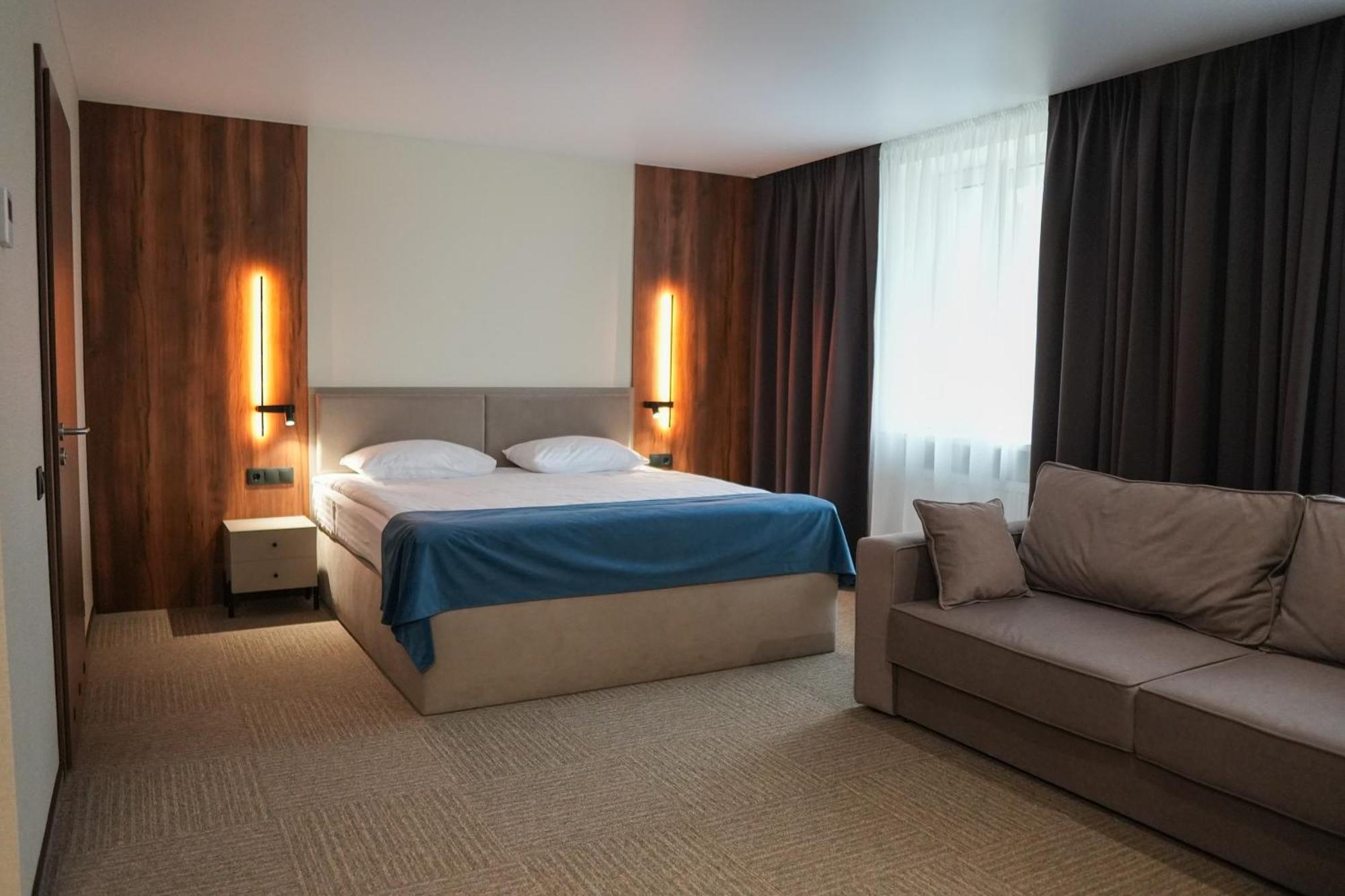 Svytyaz Hotel Lutsʼk Dış mekan fotoğraf