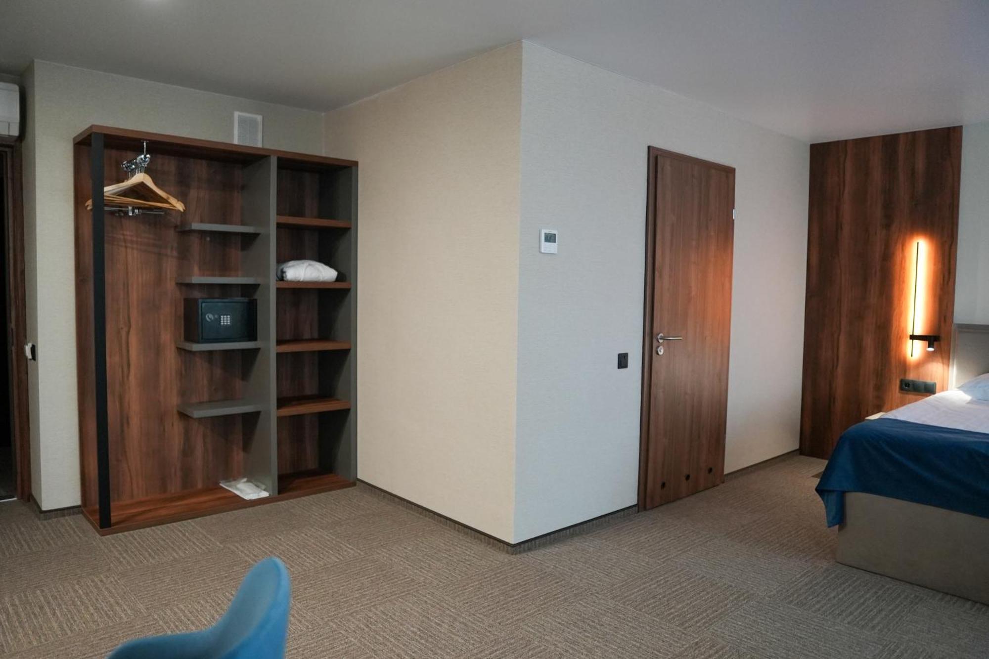Svytyaz Hotel Lutsʼk Dış mekan fotoğraf