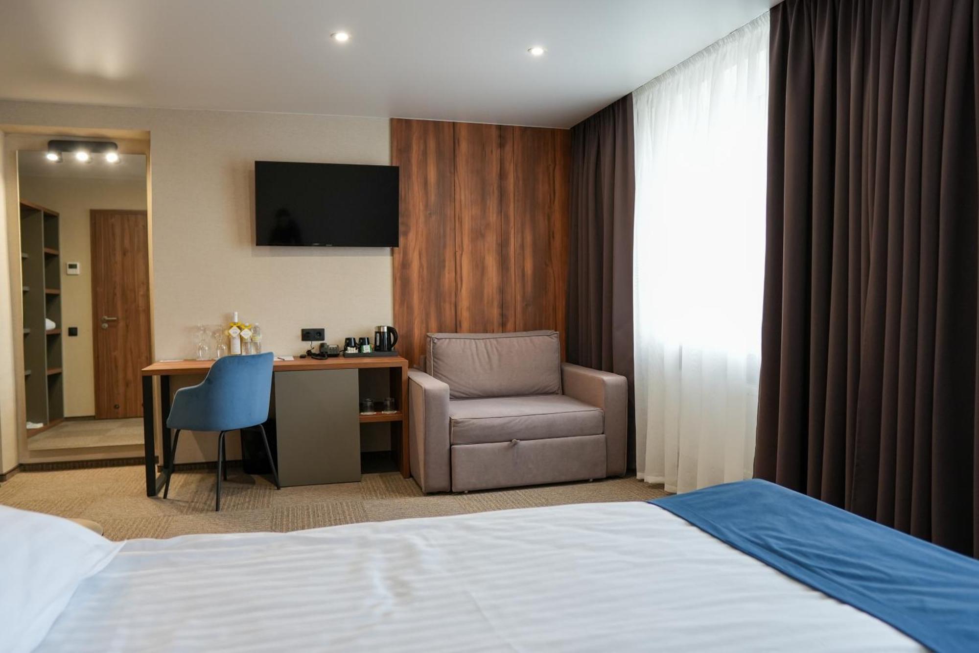 Svytyaz Hotel Lutsʼk Dış mekan fotoğraf